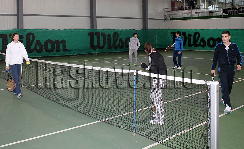 Тенис Тенис