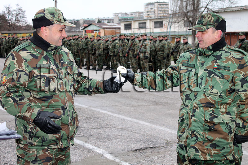 Военни