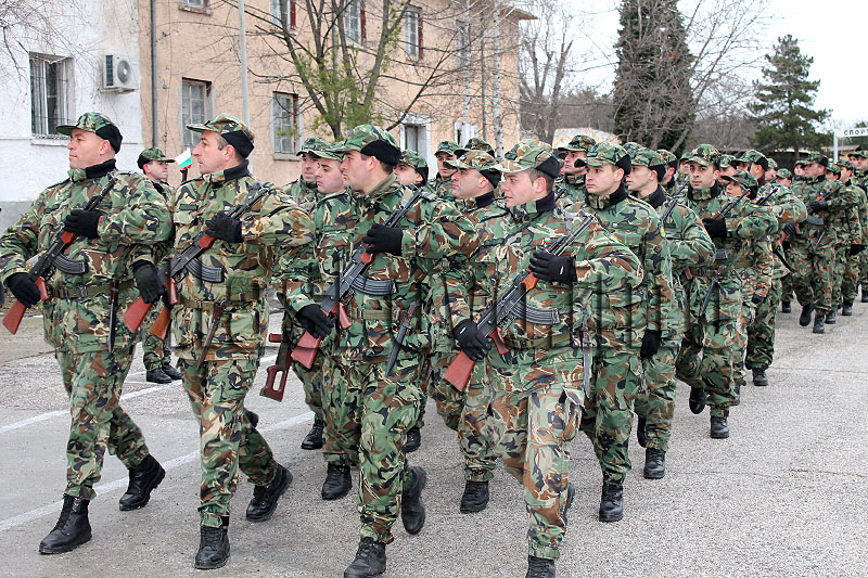 Военни