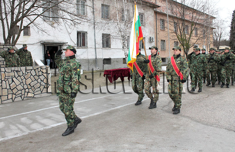 Военни