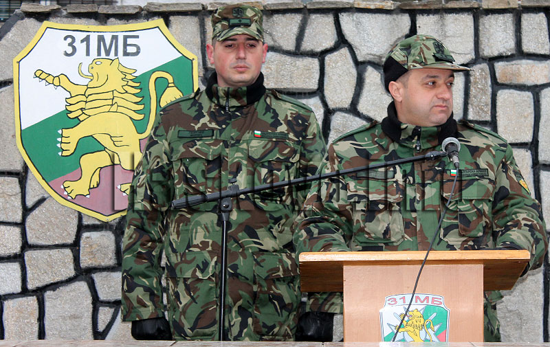 Военни