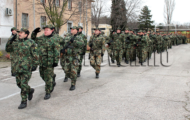 Военни