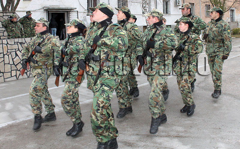 Военни