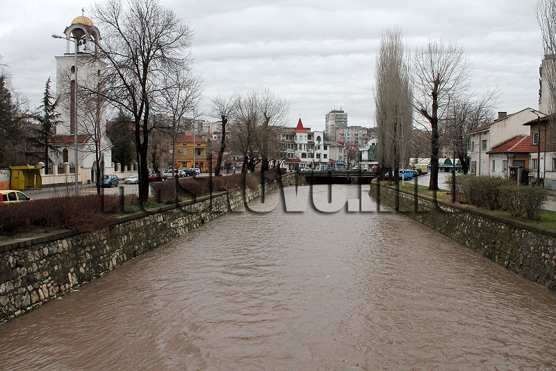 Река