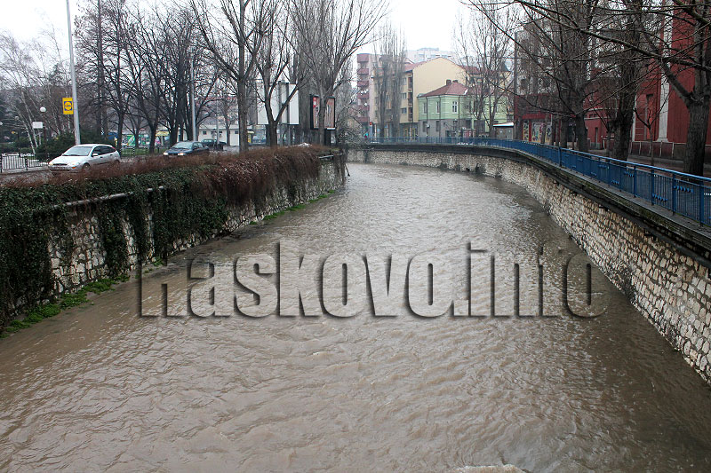 Реката