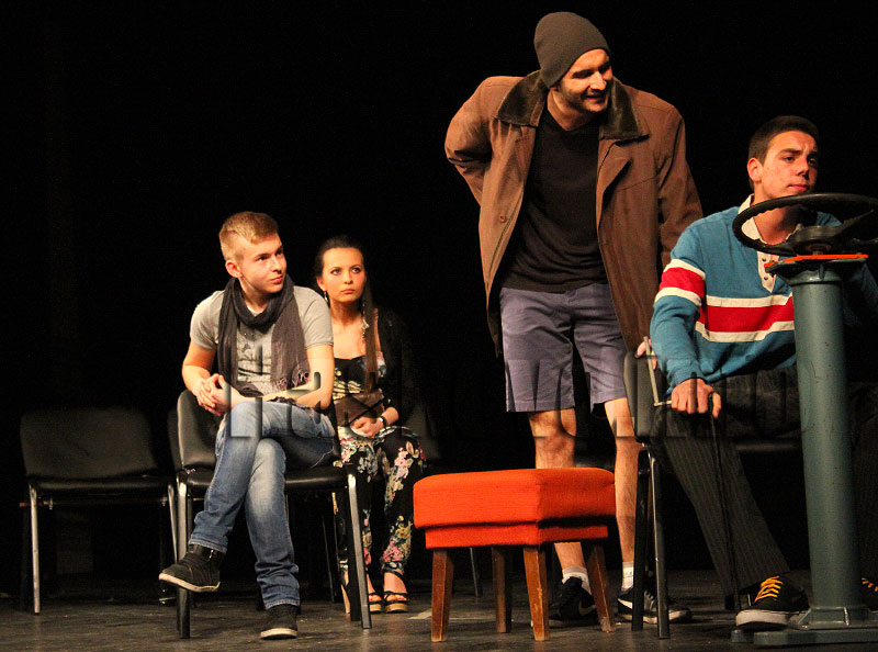 Театър Театър