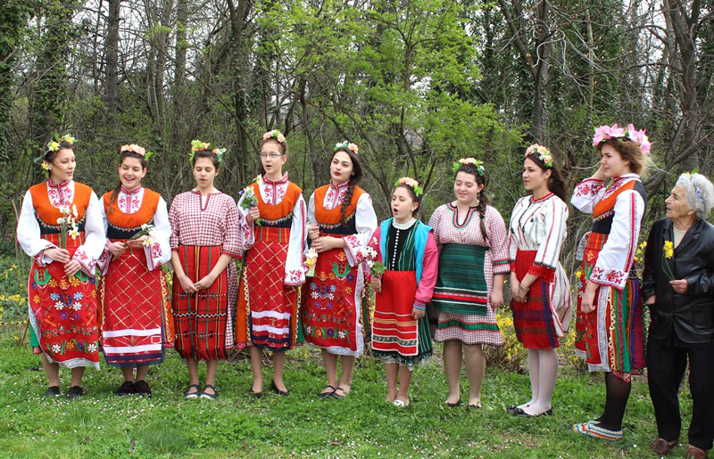 Красиви лазарки от Младежкия поканиха пролетта в Хасково - Haskovo.info ...