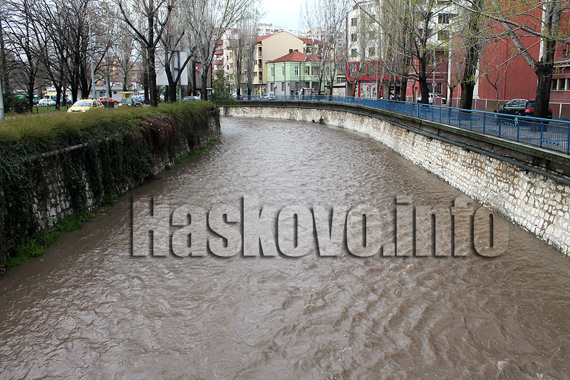 Реката