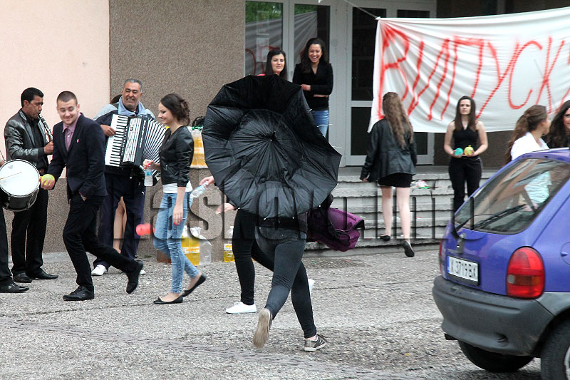 Абитуриенти Абитуриенти