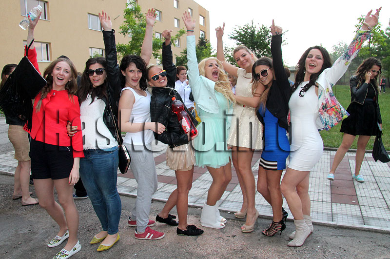 Абитуриенти Абитуриенти