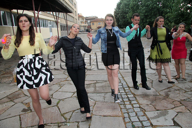 Абитуриенти Абитуриенти