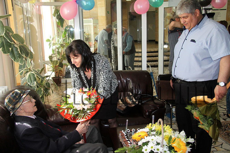 Столетник Столетник