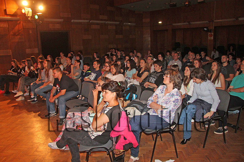 Театър Театър