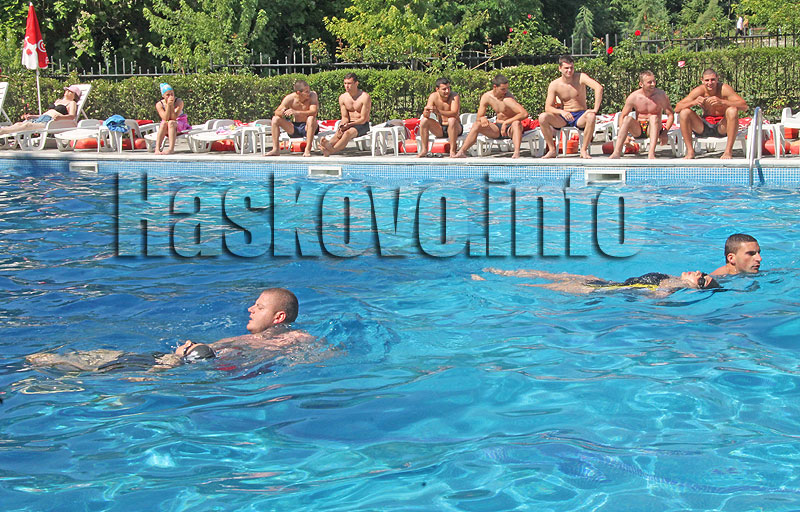 Спасители Спасители