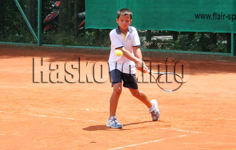 Тенис Тенис