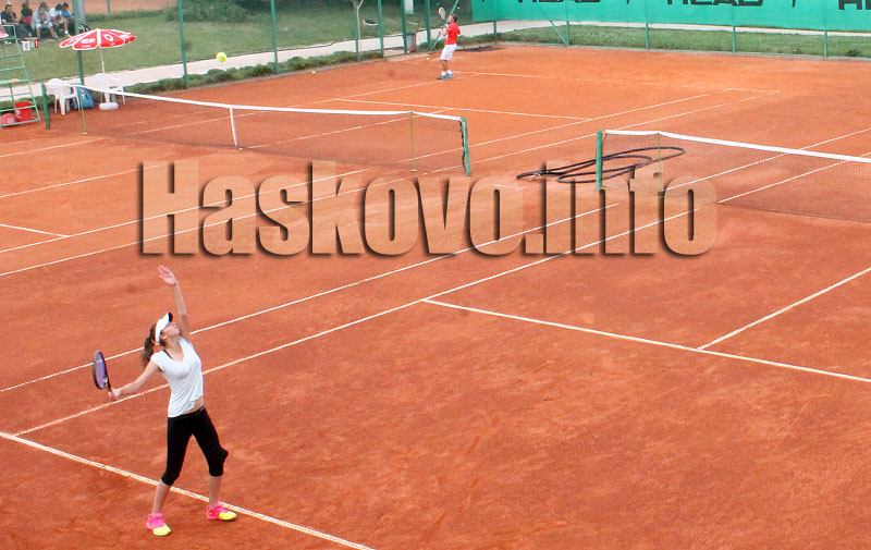 Тенис Тенис