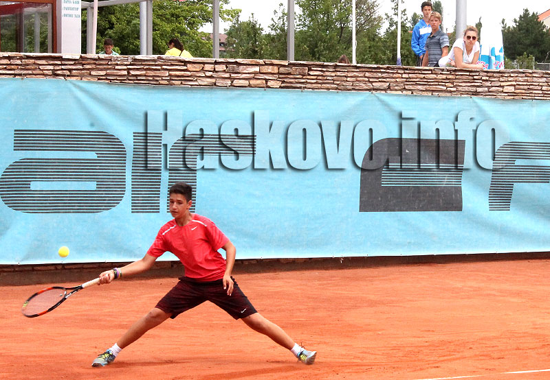 Тенис Тенис