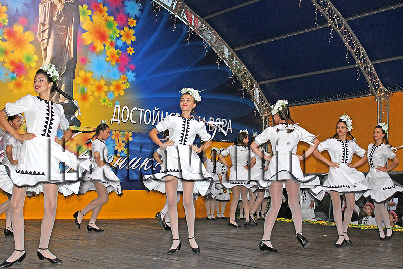 Ансамбъл, архив