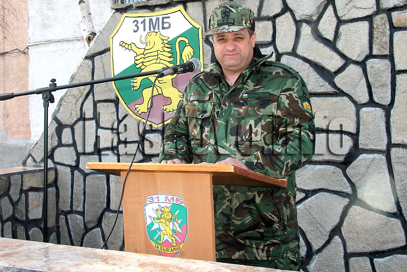 Военни Военни