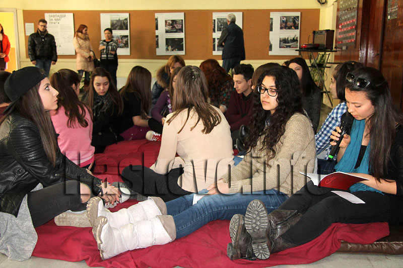 Младежи Младежи