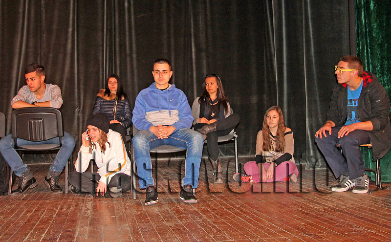 Театър Театър