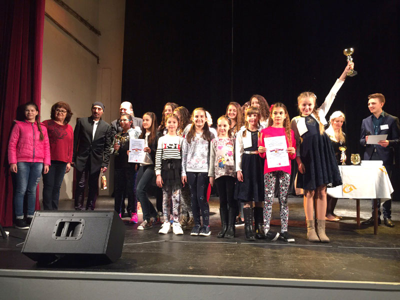 Певци Певци