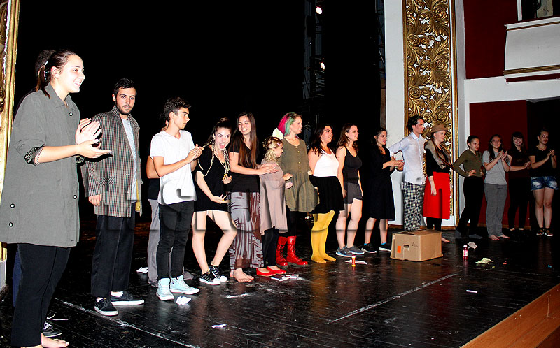 Театър Театър