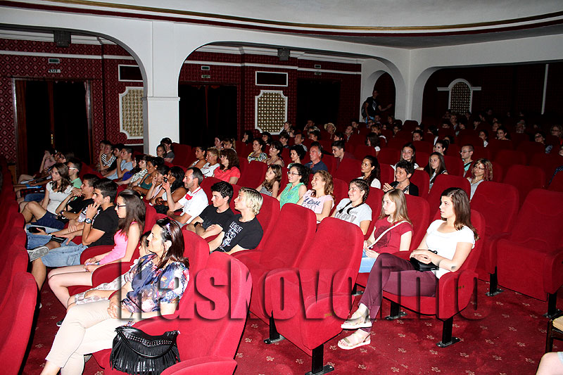 Театър Театър