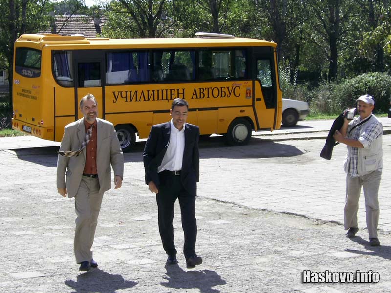 Министърът пристигна с началника на инспектората Иван Панайотов Министърът пристигна с началника на инспектората Иван Панайотов