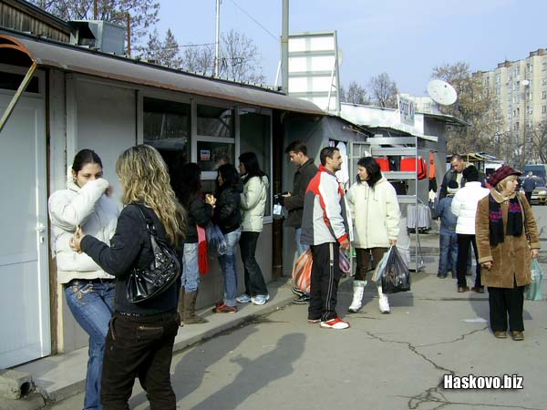 Неделният пазар, архив