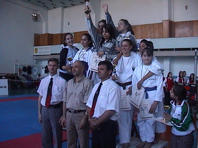 Първо място при девойките