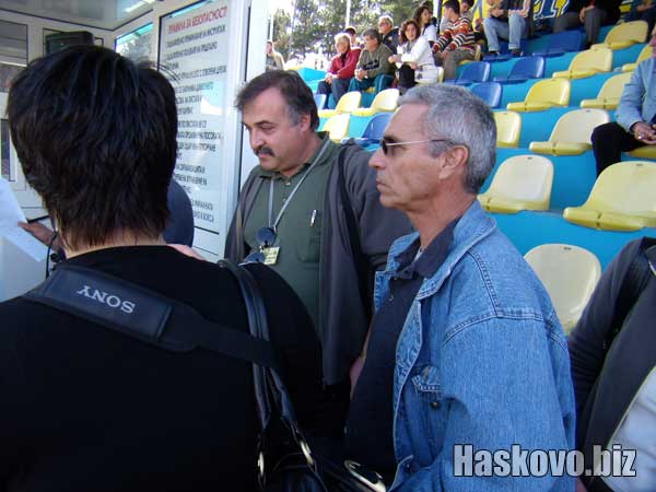 Рей Гонзалез (в дясно)