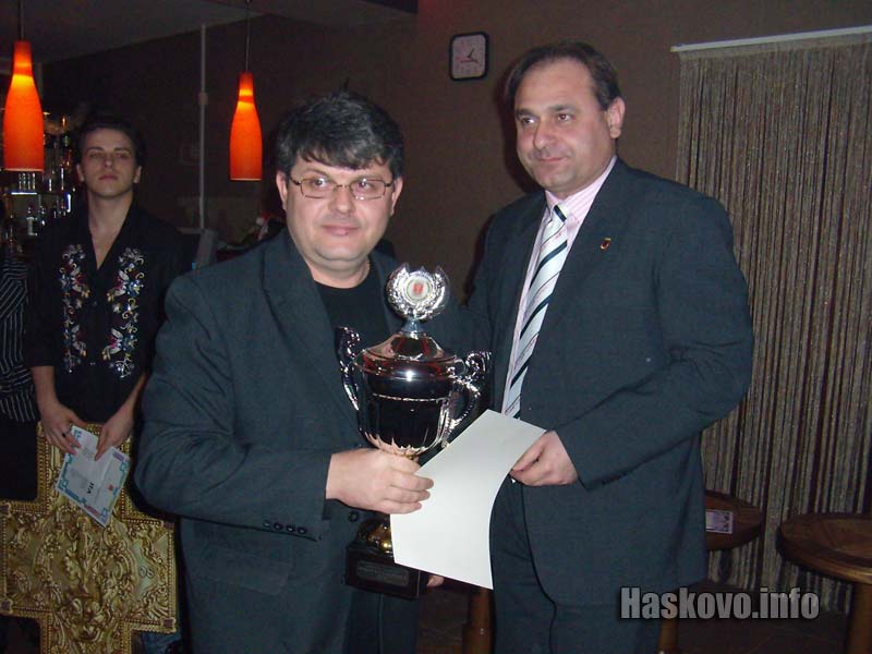 Здравко Узунов взе наградата на ПФК Хасково Здравко Узунов взе наградата на ПФК Хасково