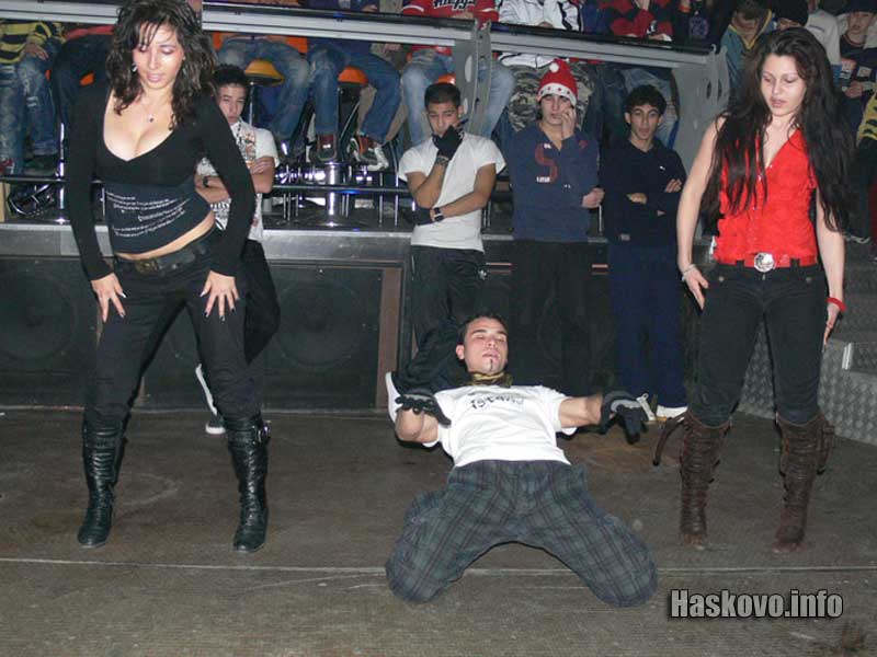 Младите спортисти показаха, че са добри и в танците Младите спортисти показаха, че са добри и в танците