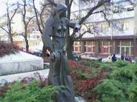 Паметникът на Недялка Симеонова Паметникът на Недялка Симеонова