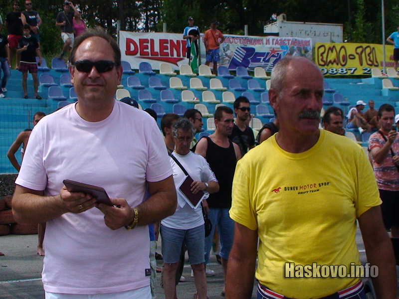 Кирил Керанов получи плакет от организатора Кирил Керанов получи плакет от организатора