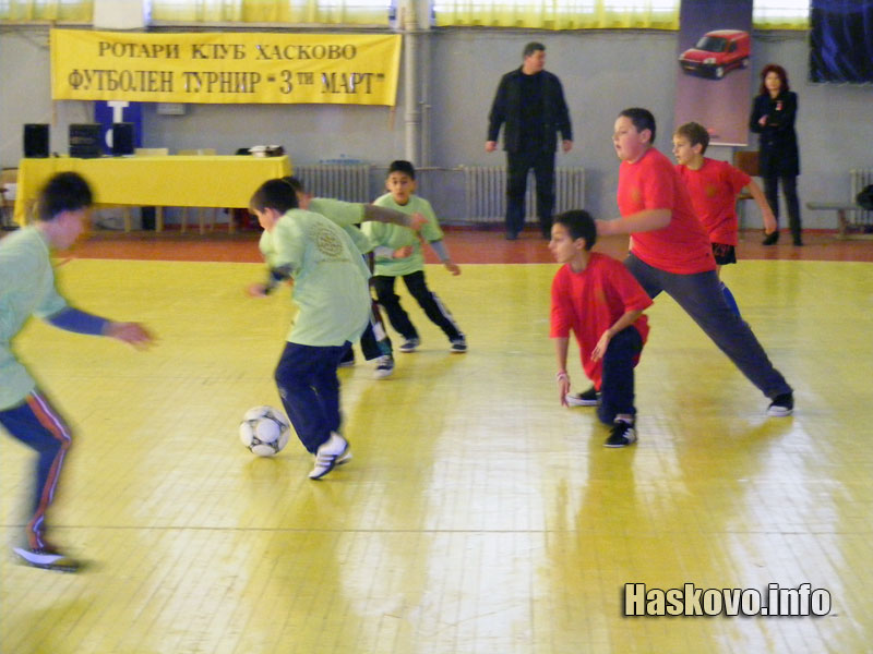 Победителите в зелени екипи