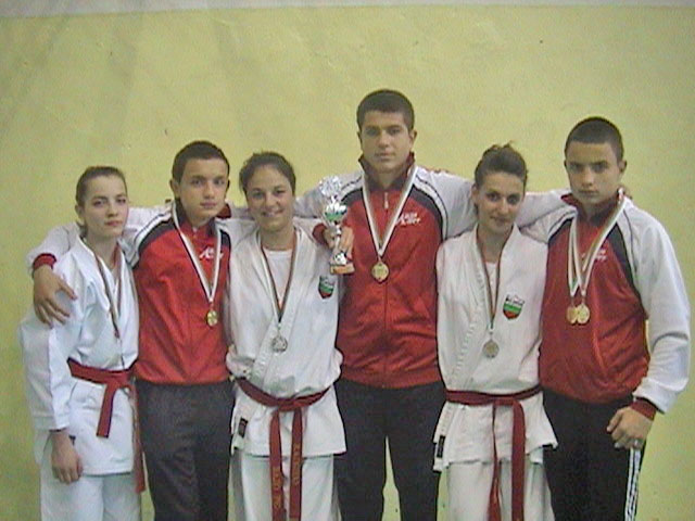 Каратистите