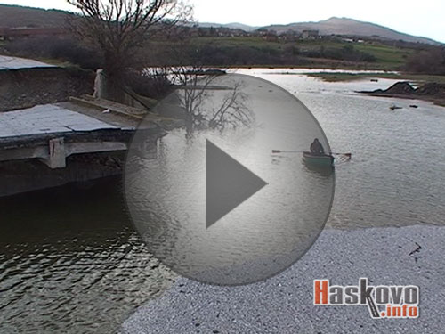 С лодка до съдедите